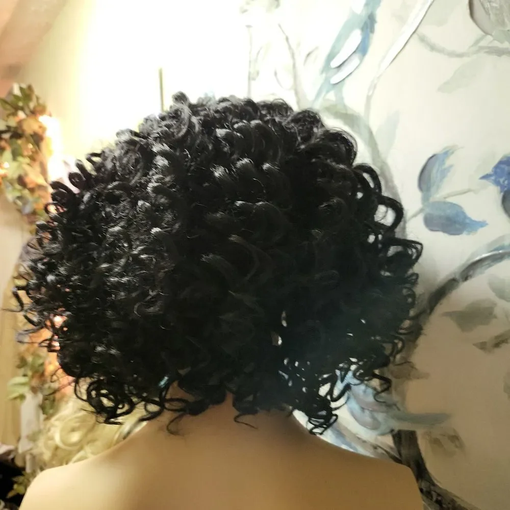 A gorgeous synthetic wig,made of the finest synthetic materials nwt!